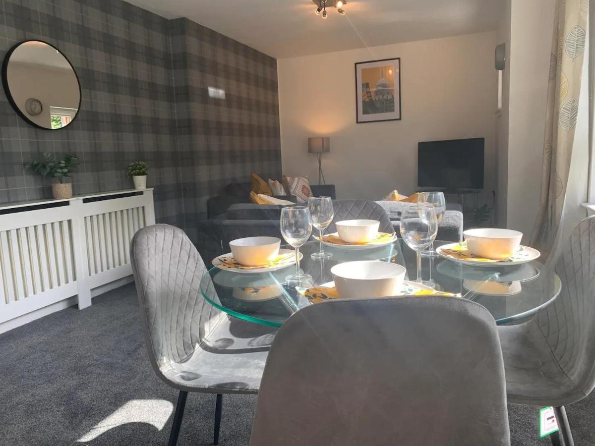 Modern 2 Bedroom Flat With Free Parking In Cambuslang, Glasgow Dış mekan fotoğraf